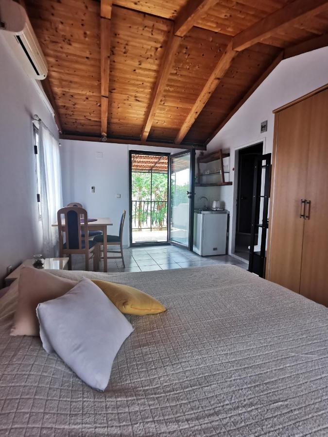 Apartments Losotovi Vrboska Exterior photo