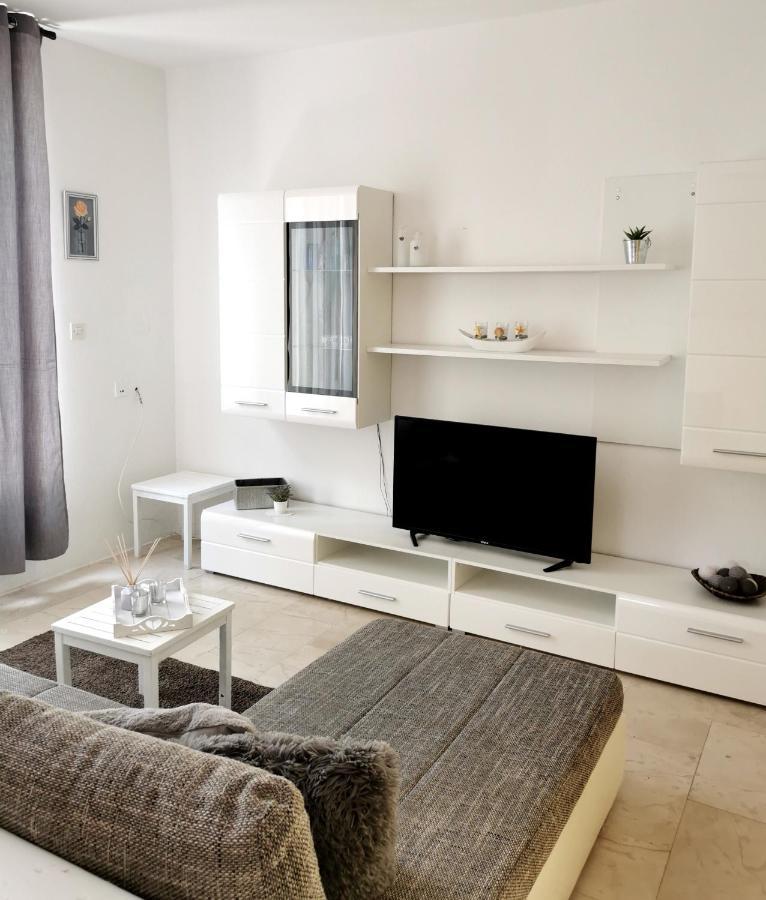 Apartments Losotovi Vrboska Exterior photo